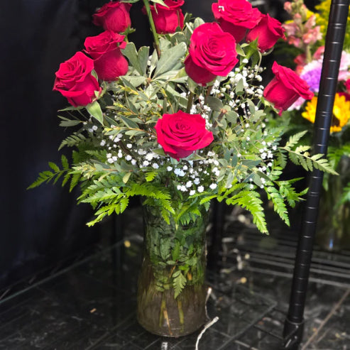 Dozen roses Vased